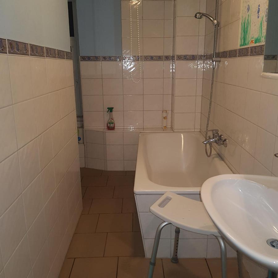 Ferienwohnung Wettin Am Petersbrunnen Exteriör bild