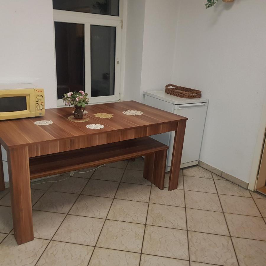 Ferienwohnung Wettin Am Petersbrunnen Exteriör bild